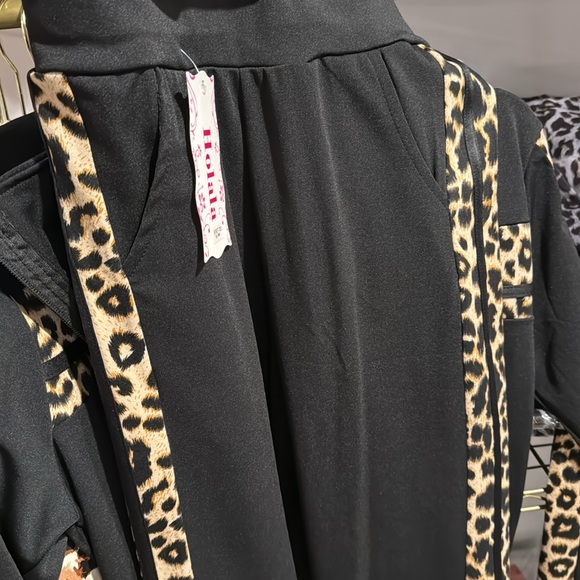 2 piece jogger/lounge set - Picture 3 of 8